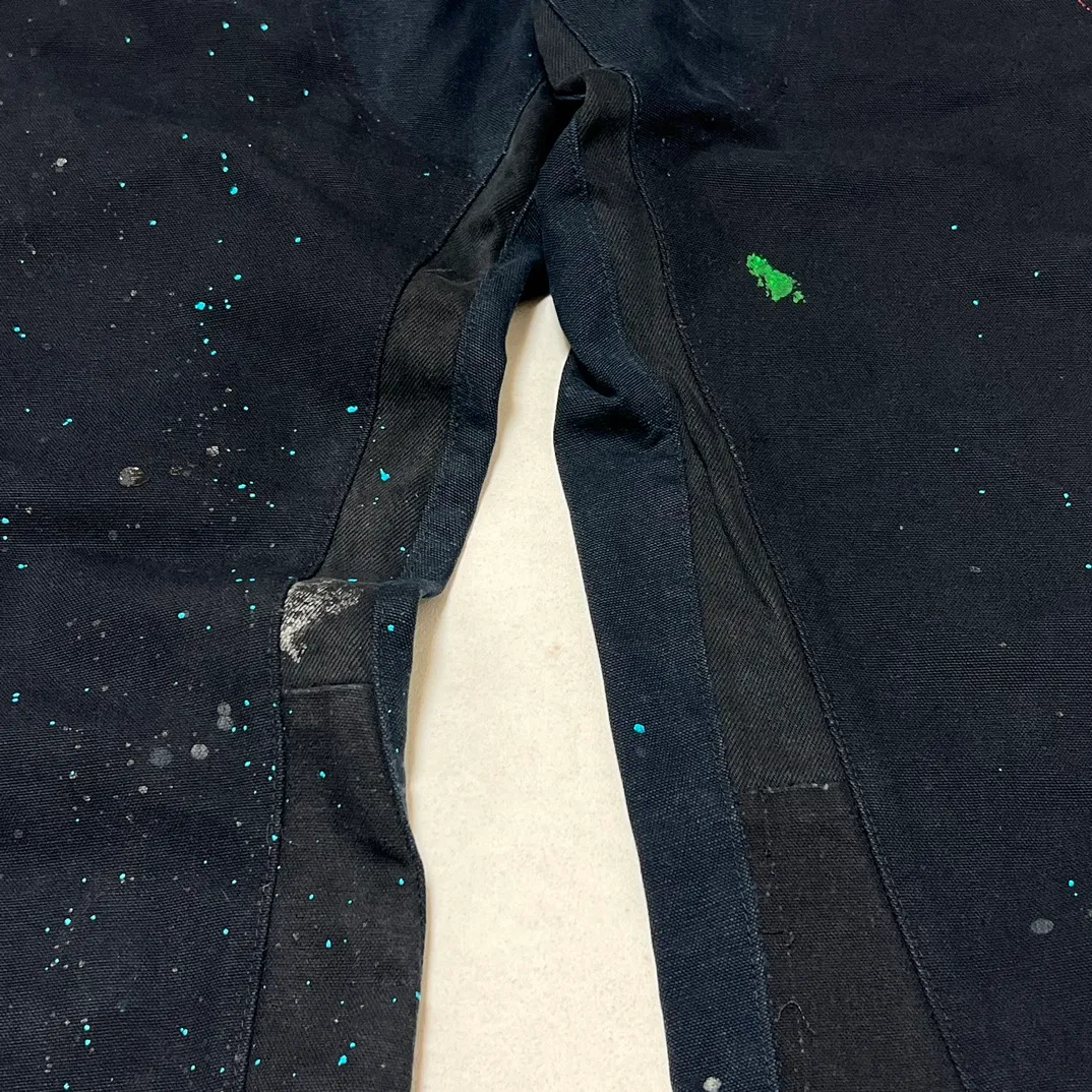 GALLERY DEPT. LA FLARE CARPENTER PANTS The first generation of paint-splashed and ink-washed flared logging trousers, modified Carhartt overalls from the original version. Blue and black S-XL large-area paint-splashed ink. Full set of original copper hardware. Deconstructed and modified version of the Kahart trousers. Heavy-washed and distressed. VINTAGE texture is perfect.